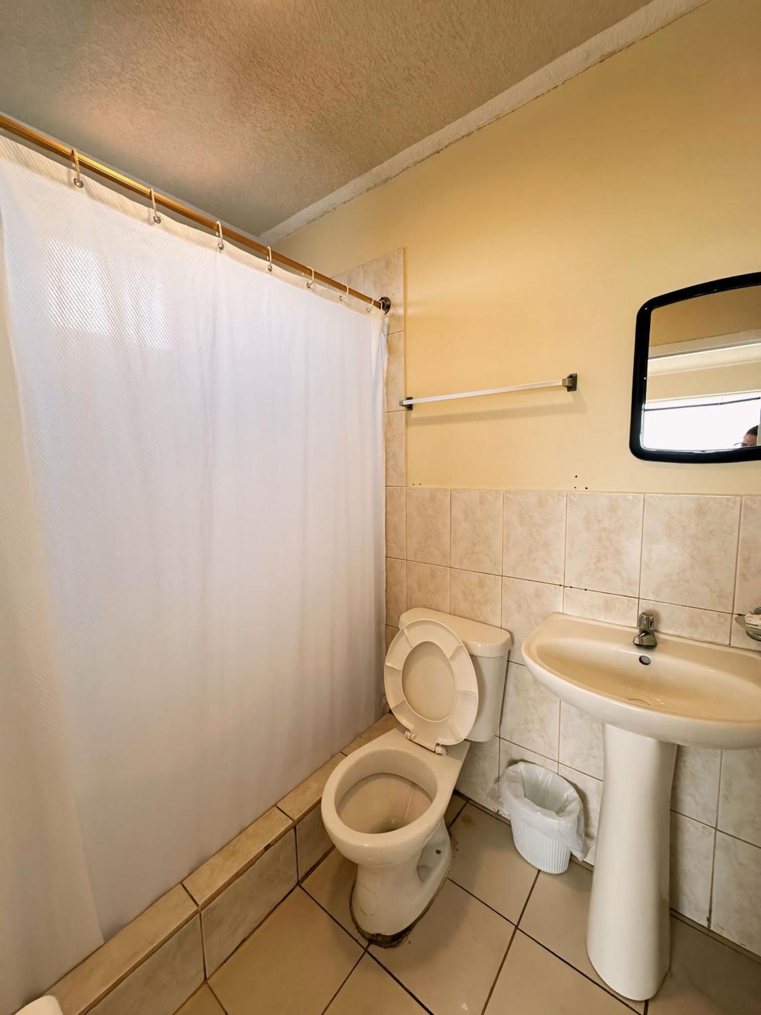 Hostal Posada Del Sol Guayaquil Esterno foto